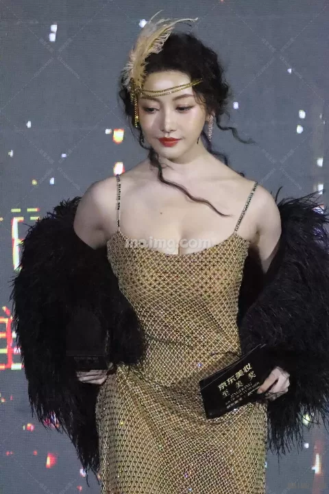 姜贞羽 京东美妆内场