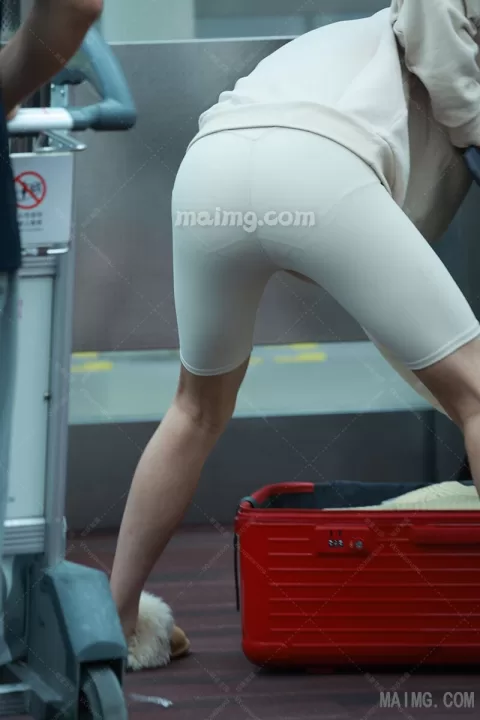 【已出】何超莲 机场
