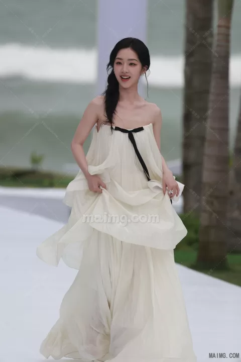 邓恩熙 elle红毯