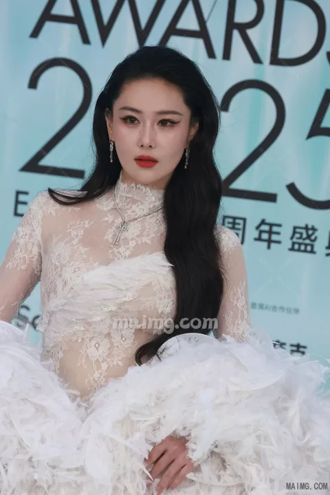 【已出】张馨予 elle红毯  三机位