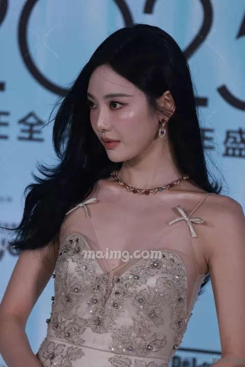 【已出】宁艺卓 elle红毯