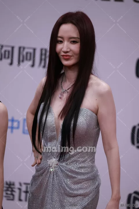 【已出】张萌 腾讯星光大赏红毯 