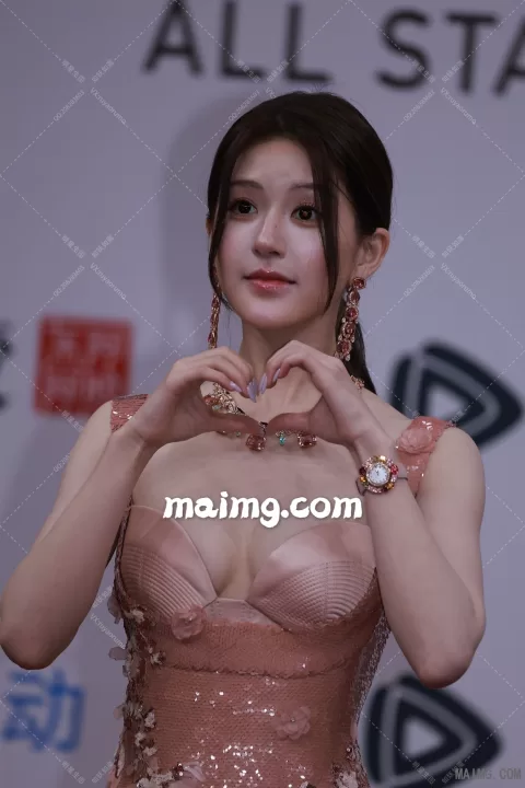 赵露思 腾讯视频星光大赏红毯