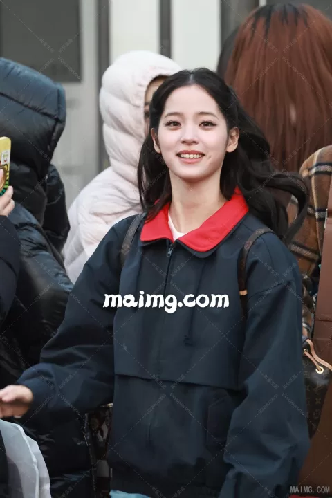 欧阳娜娜春晚上班