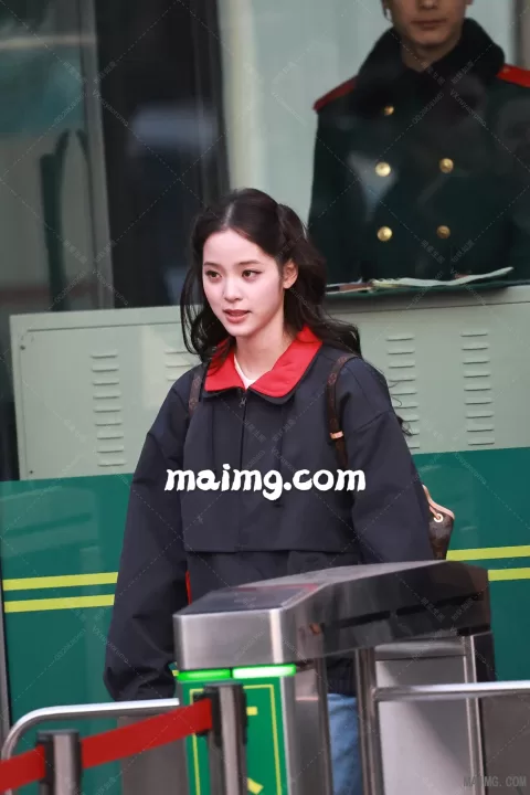 欧阳娜娜春晚上班