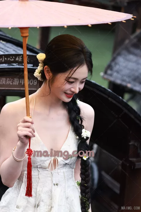 【已出】周洁琼 芭莎艺术年度美学盛典摆拍