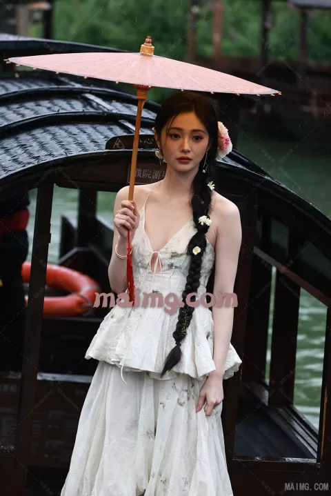 【已出】周洁琼 芭莎艺术年度美学盛典摆拍