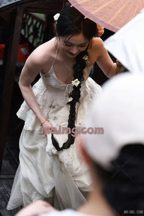 【已出】周洁琼 芭莎艺术年度美学盛典摆拍