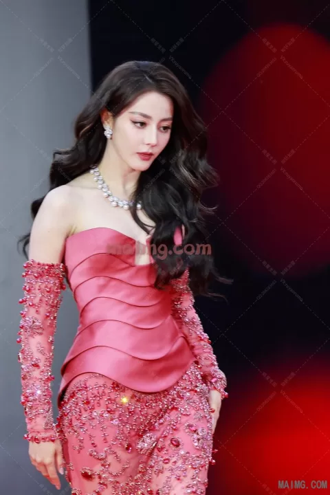 【已出】迪丽热巴2026中国影视之夜红毯一