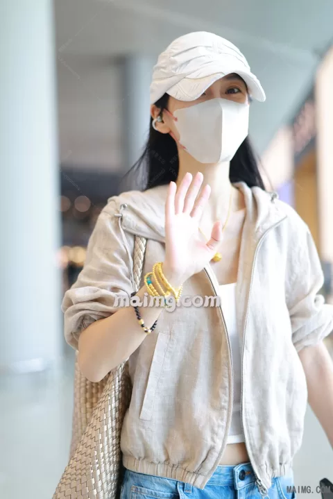 杨颖机场出发