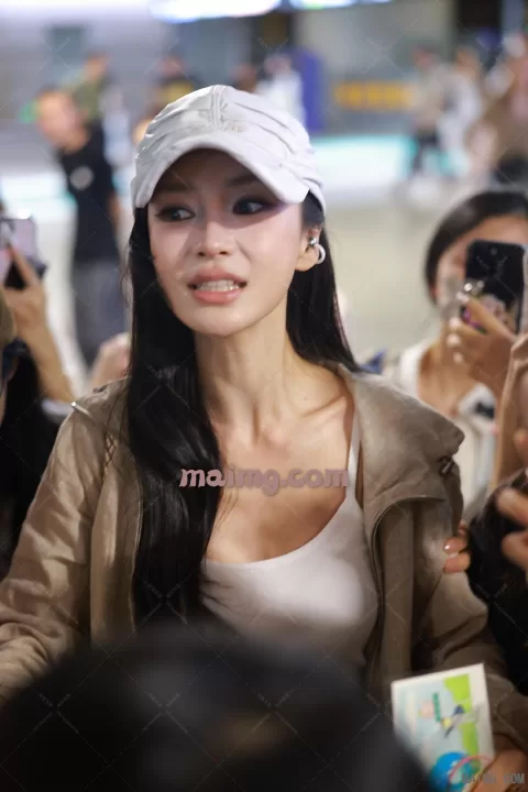 杨颖机场到达