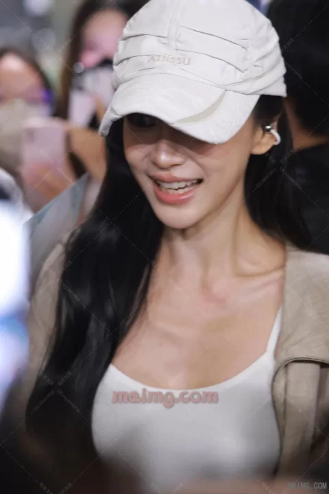 杨颖机场到达