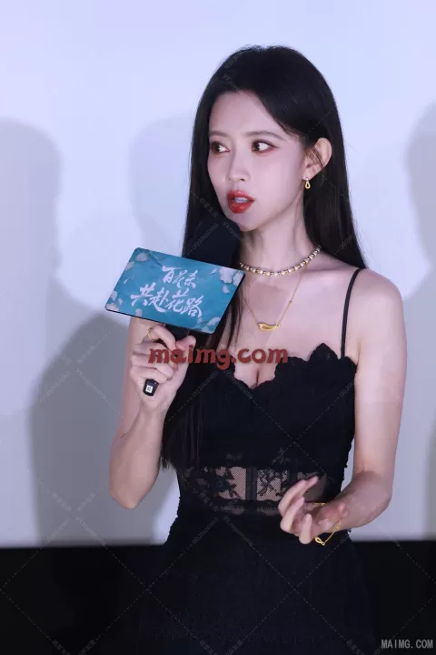 孟子义 追剧团 项链换了