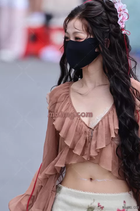 虞书欣 拍戏出妆
