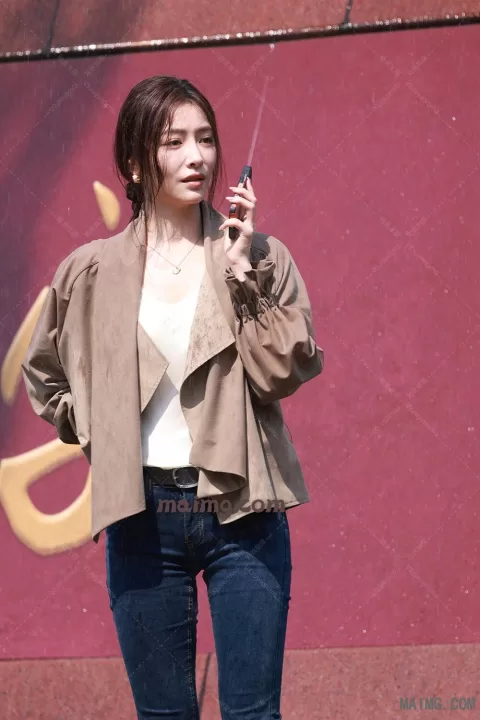 许佳琪260919拍戏路透