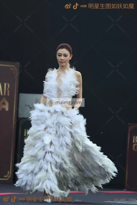 宋妍霏｜BAZAAR GALA 红毯生图