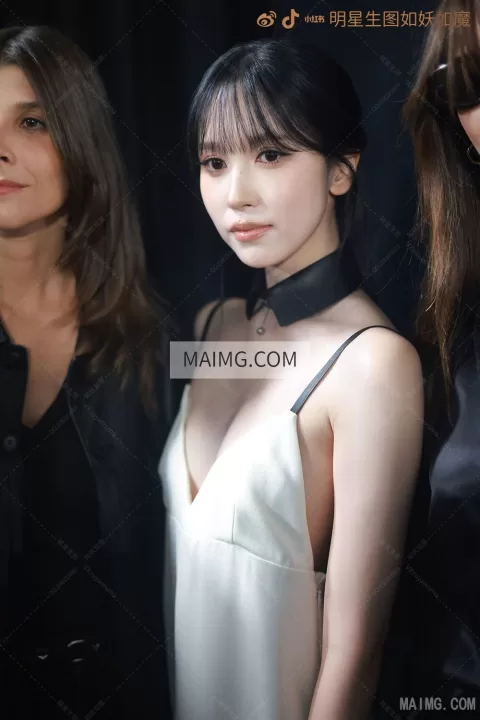 mina巴黎时装周