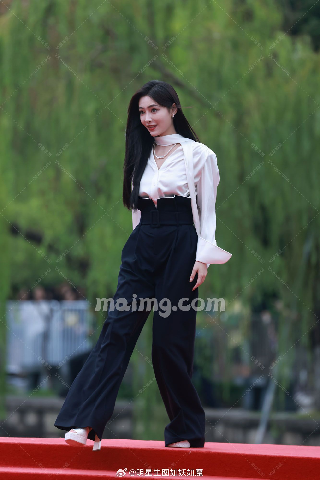 微博:明星生图如妖如魔