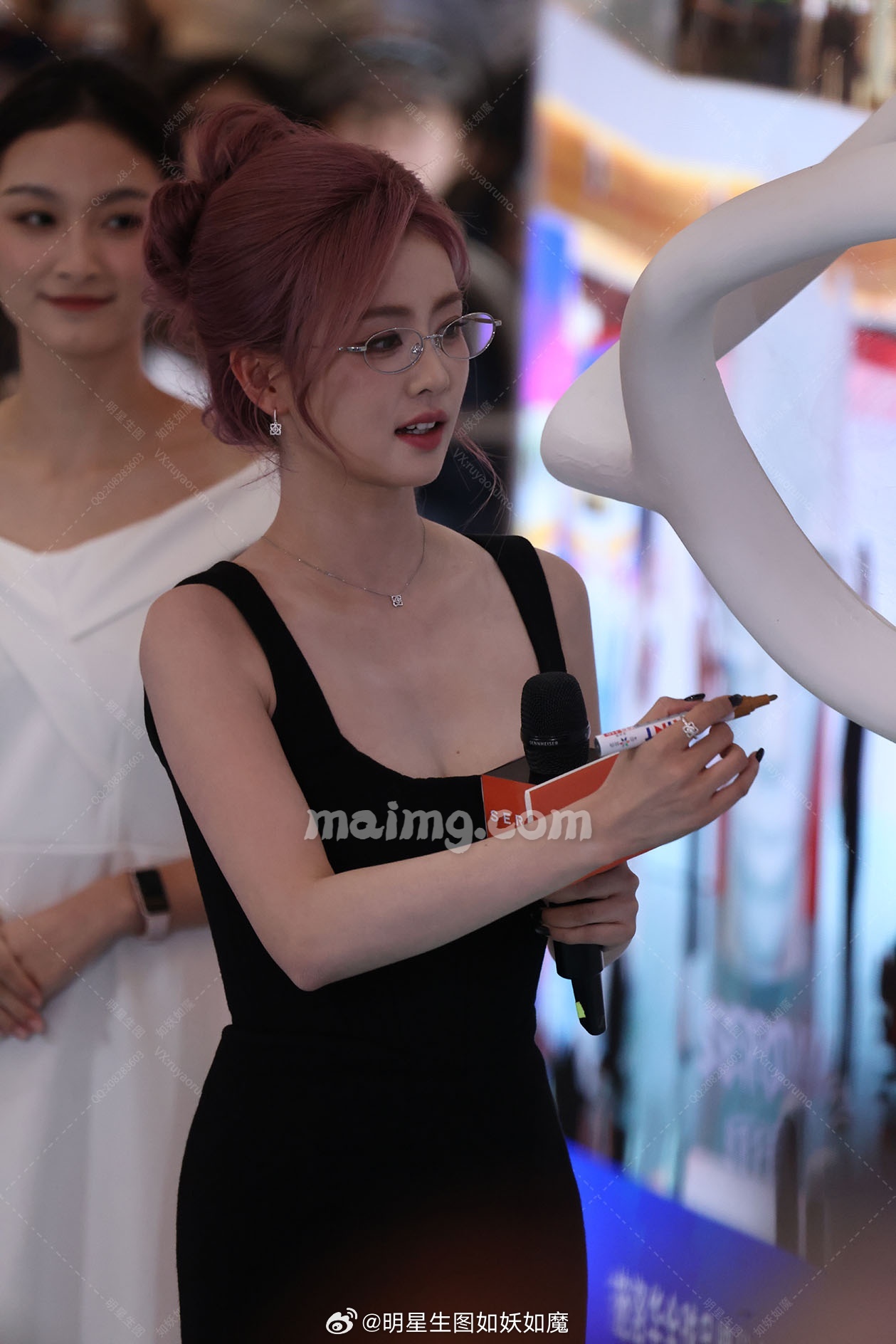 微博:明星生图如妖如魔