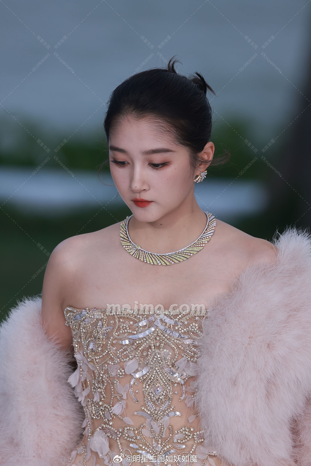 【已出】关晓彤 elle红毯